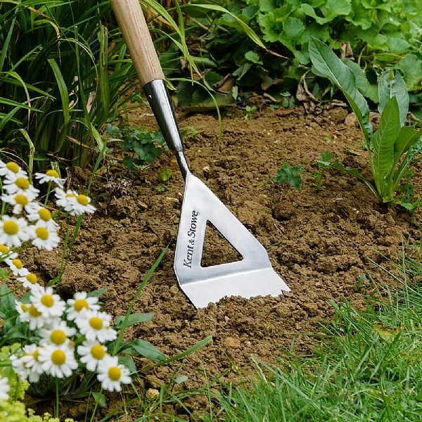 Kent & Stowe Stainless Steel Long Handled Dutch Hoe 2 Kent & Stowe Stainless Steel Long Handled Dutch Hoe - Image 2