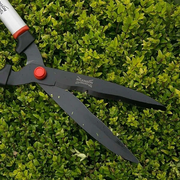 Wilkinson Sword Wavy Blade Hedge Shears 2 Wilkinson Sword Wavy Blade Hedge Shears - Image 2