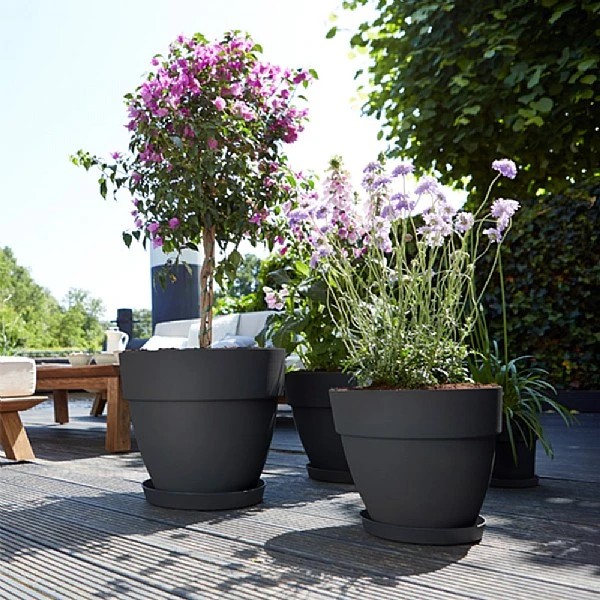 Elho Vibia Campana 35cm Round Planter (Various Colours) 4 Elho Vibia Campana 35cm Round Planter (Various Colours) - Image 4